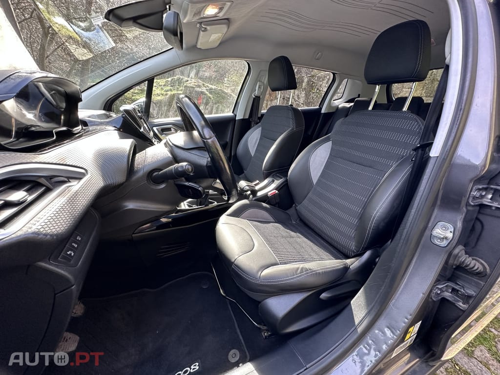 Peugeot 2008 PureTech 100 Allure