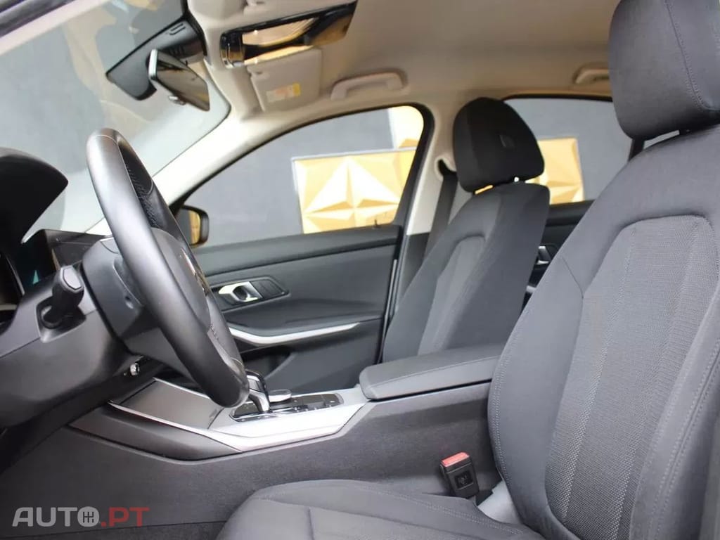 BMW 330 e Auto