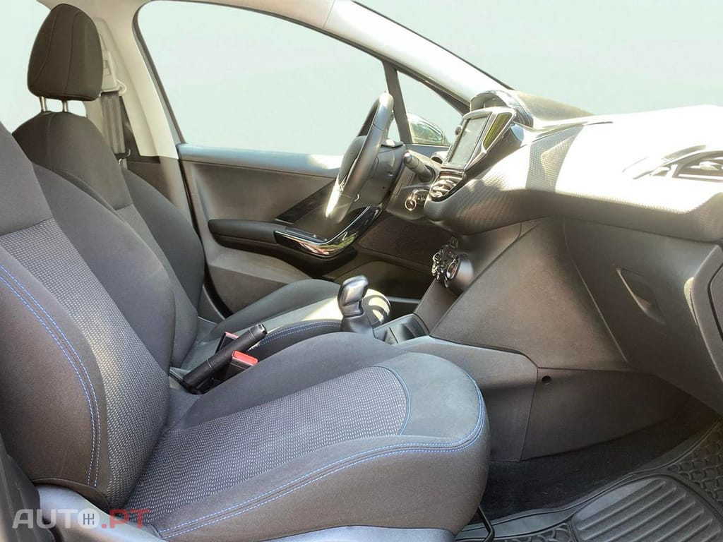 Peugeot 208 1.2 PureTech Signature