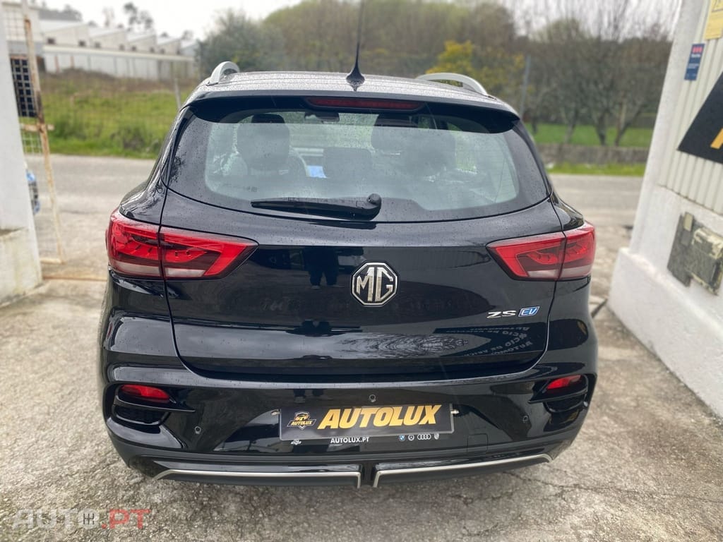 MG ZS EV 72.6 kWh Luxury OBC 11 kW