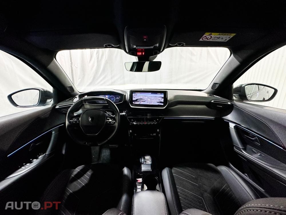 Peugeot E-2008 54 kWh GT