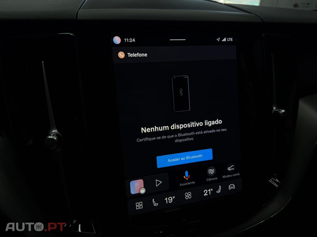 Volvo XC 60 2.0 T6 PHEV Black Edition AWD — fotografia 44