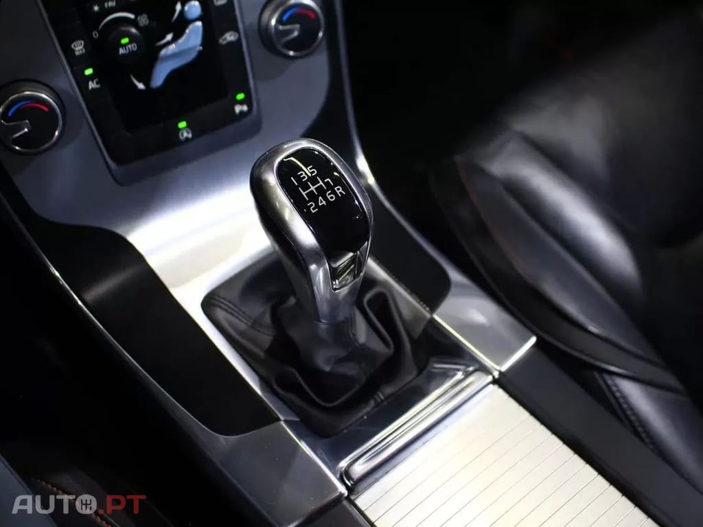 Volvo V60 2.0 D2 Momentum Drive