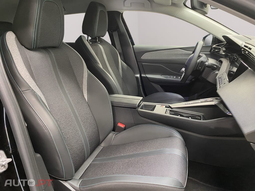 Peugeot 408 1.2 Hybrid Allure e-DCS6