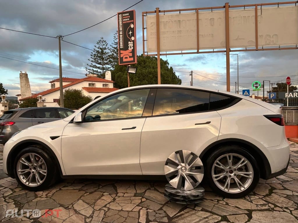 Tesla Model Y Standard RWD