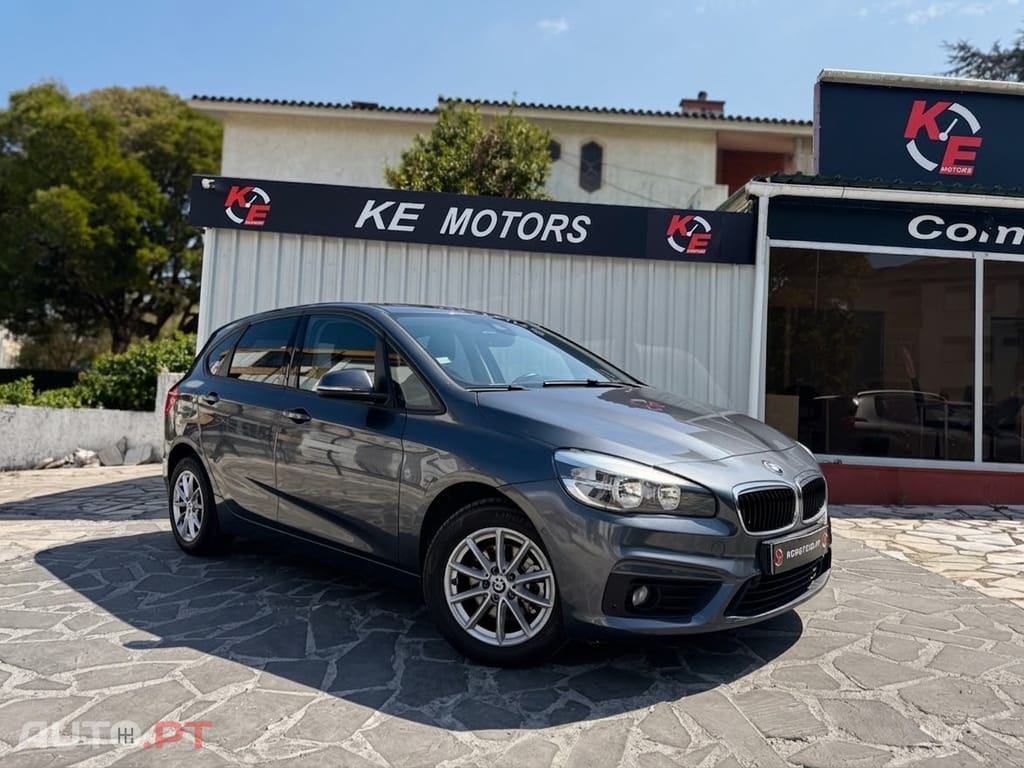 BMW 216 d Line Luxury Auto — fotografia 4