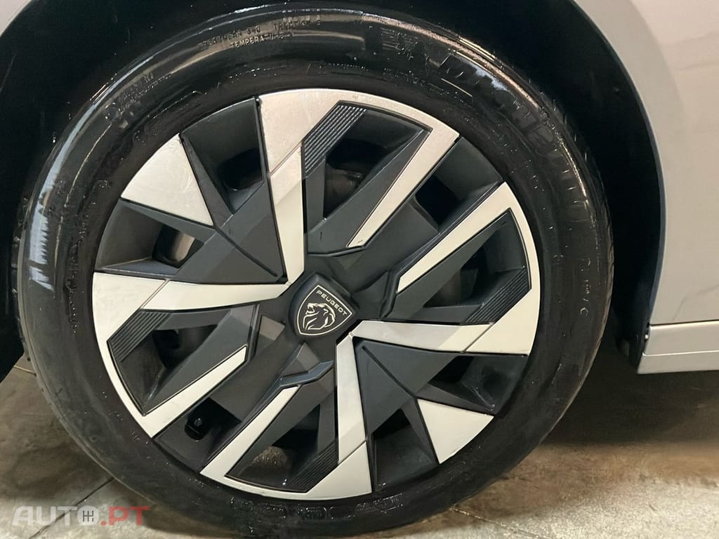Peugeot 208 1.2 Hybrid Style e-DCS6