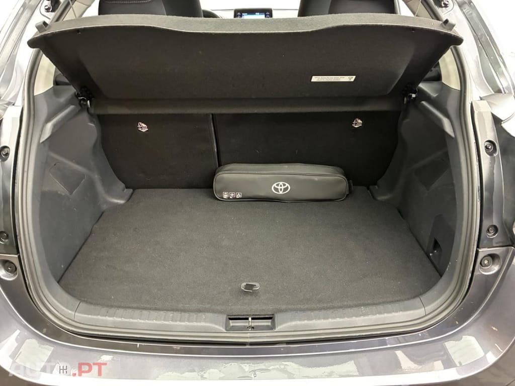 Toyota Yaris 1.5 Hybrid Dynamic Business + Stage Academy