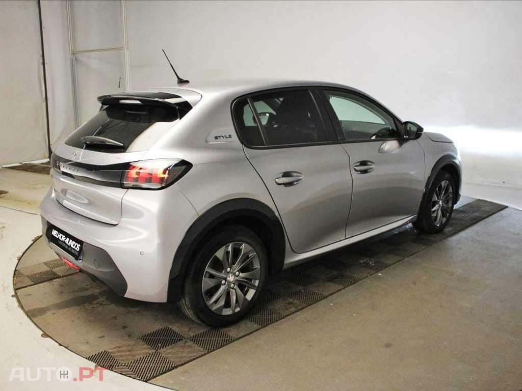 Peugeot E-208 50 kWh Style