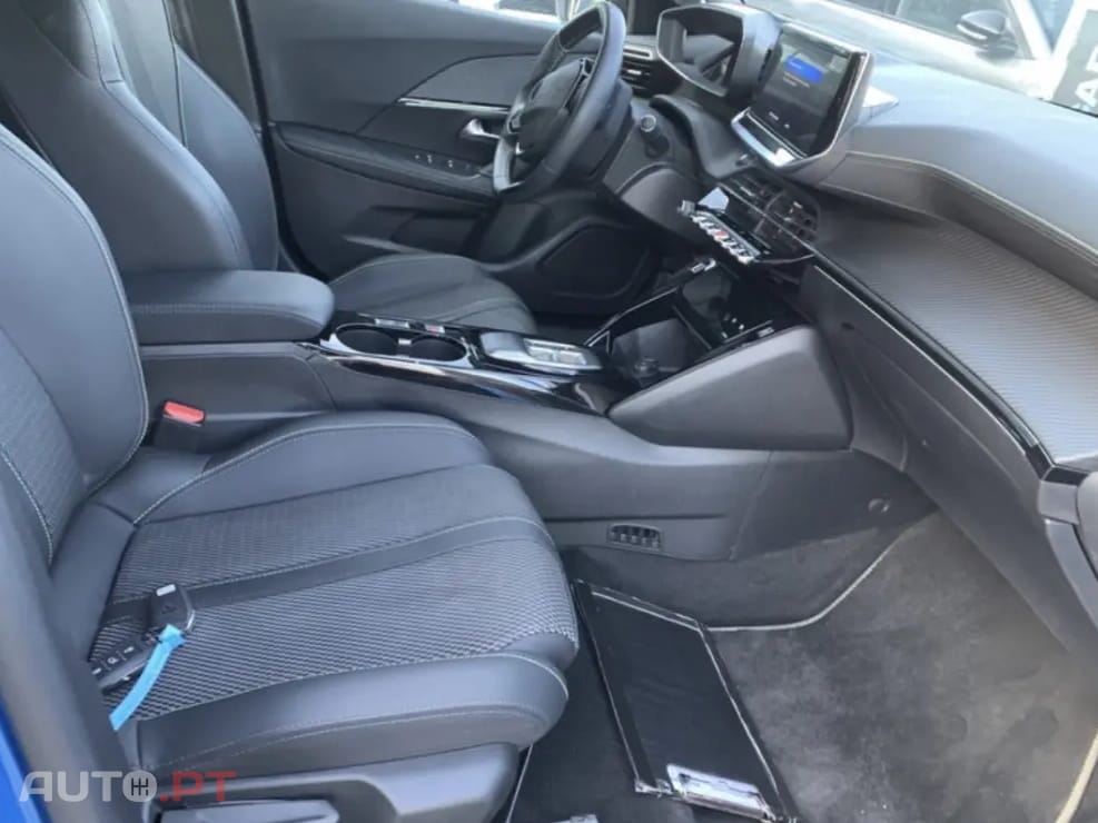 Peugeot E-2008 50 kWh GT