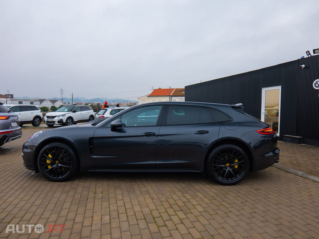 Porsche Panamera 4 E-Hybrid
