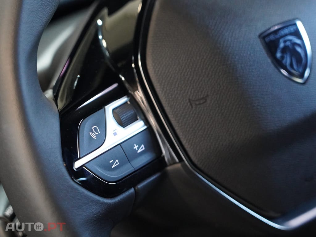 Peugeot 2008 1.2 PureTech Allure EAT8