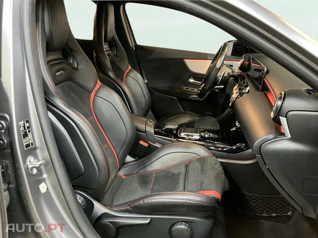 Mercedes-Benz A 35 AMG 4Matic Speedshift DCT 7G