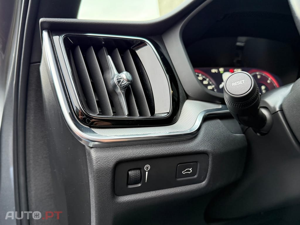 Volvo V60 2.0 D4 R-Design Geartronic