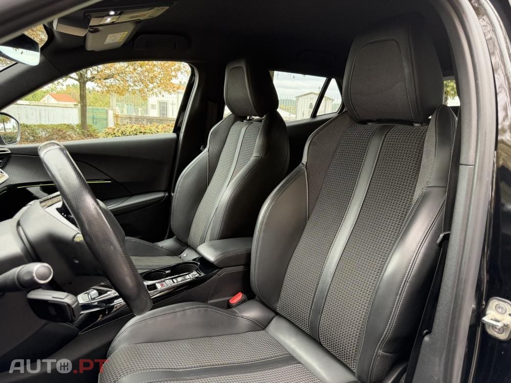 Peugeot E-2008 50 kWh GT