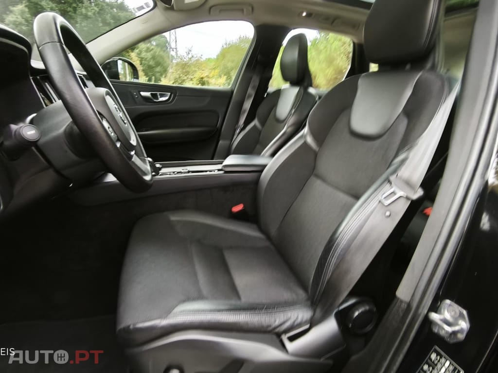 Volvo XC60 2.0 T8 PHEV Momentum Plus AWD
