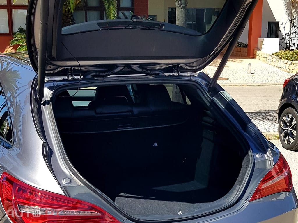 Mercedes-Benz CLA 220 Shooting Brake AMG Line