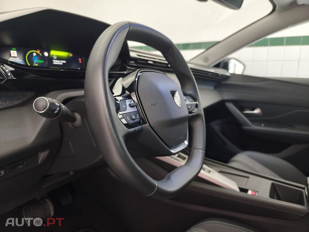 Peugeot 408 1.6 Hybrid Allure e-EAT8