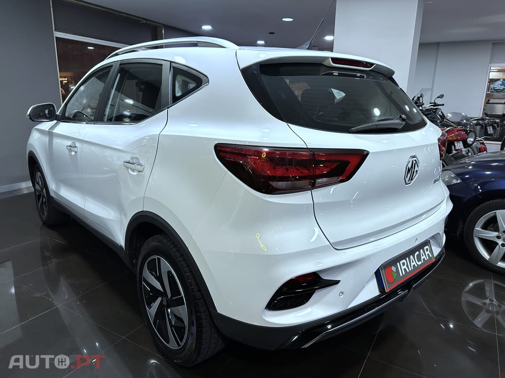 MG ZS Standard Luxury