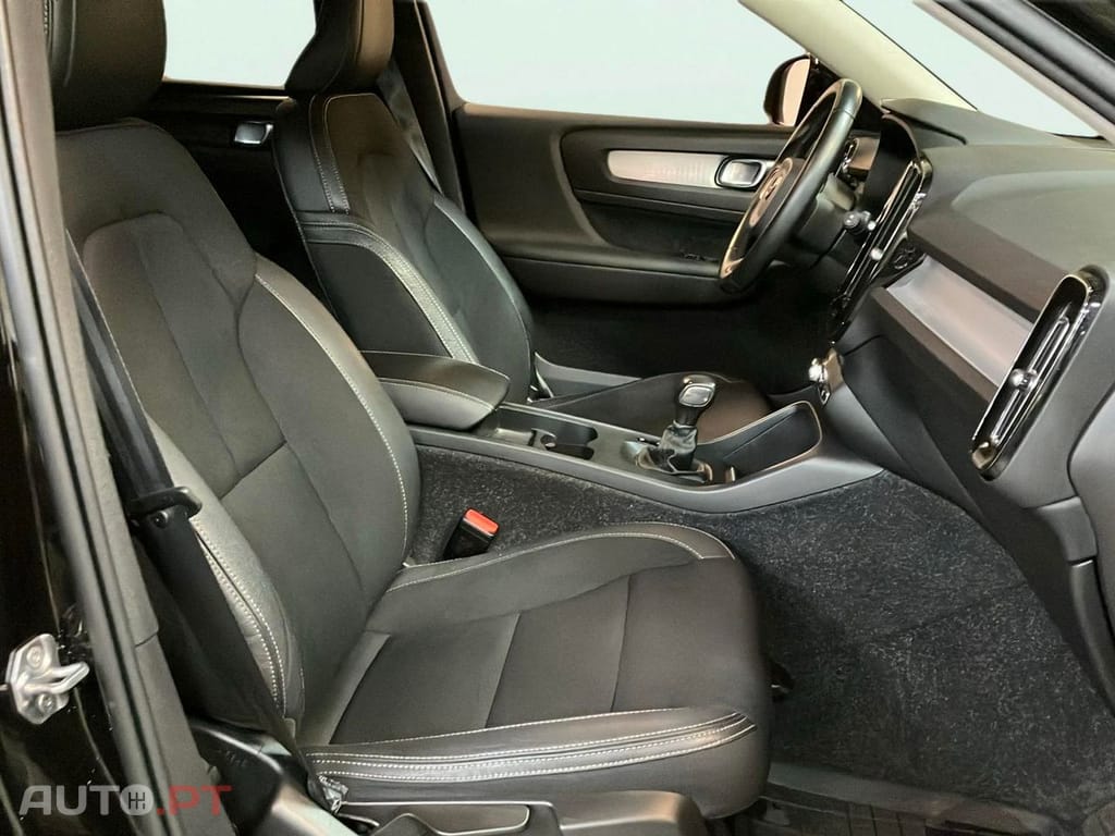 Volvo XC40 1.5 T3 Momentum Plus