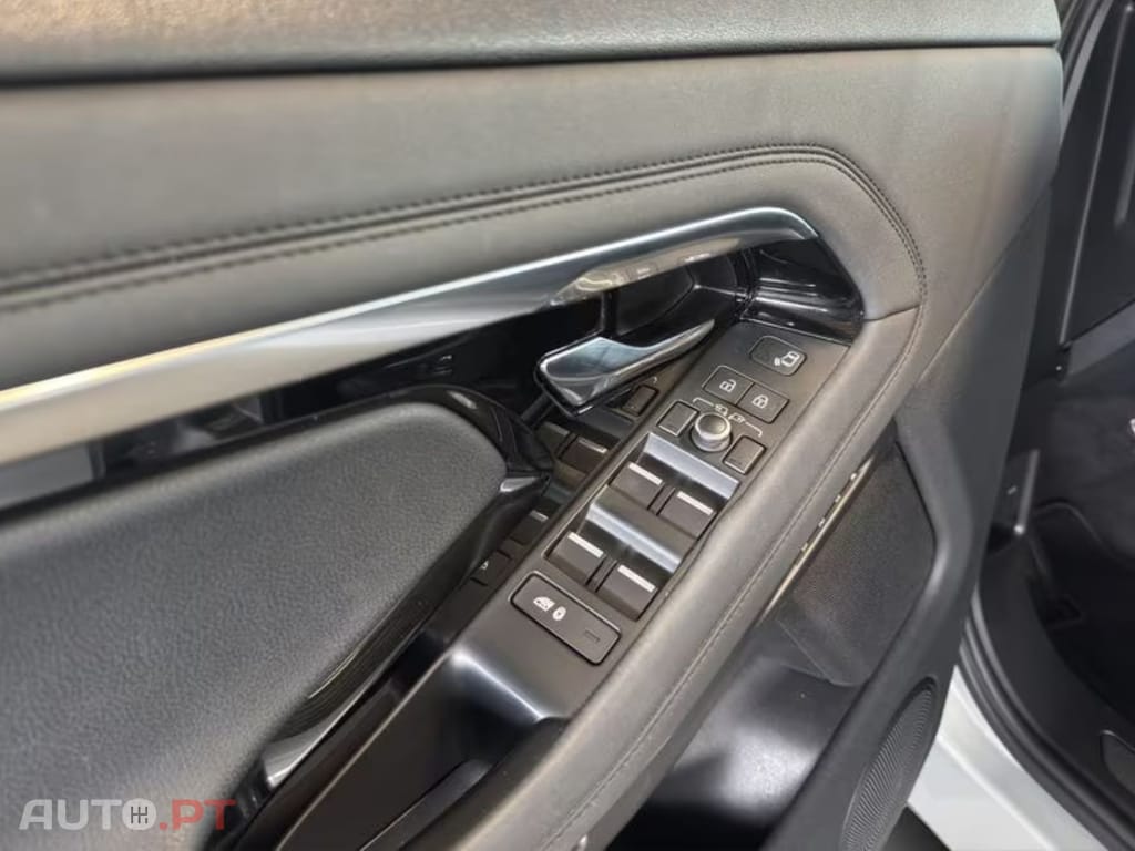 Land Rover Evoque I.V.A DEDUTIVEL P300e R-Dynamic SE