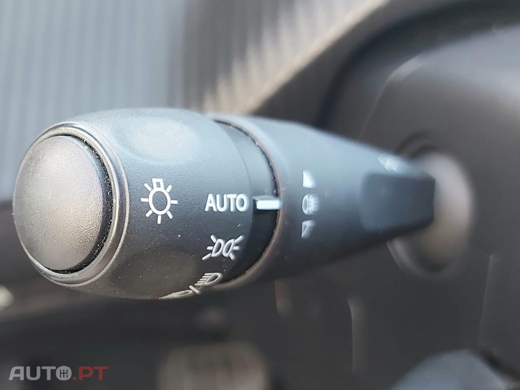 Peugeot E-2008 50 kWh Active Pack