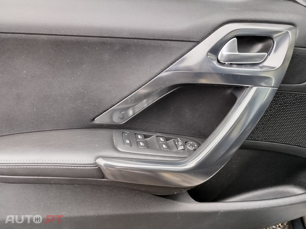 Peugeot 2008 1.2 PureTech Allure EAT6