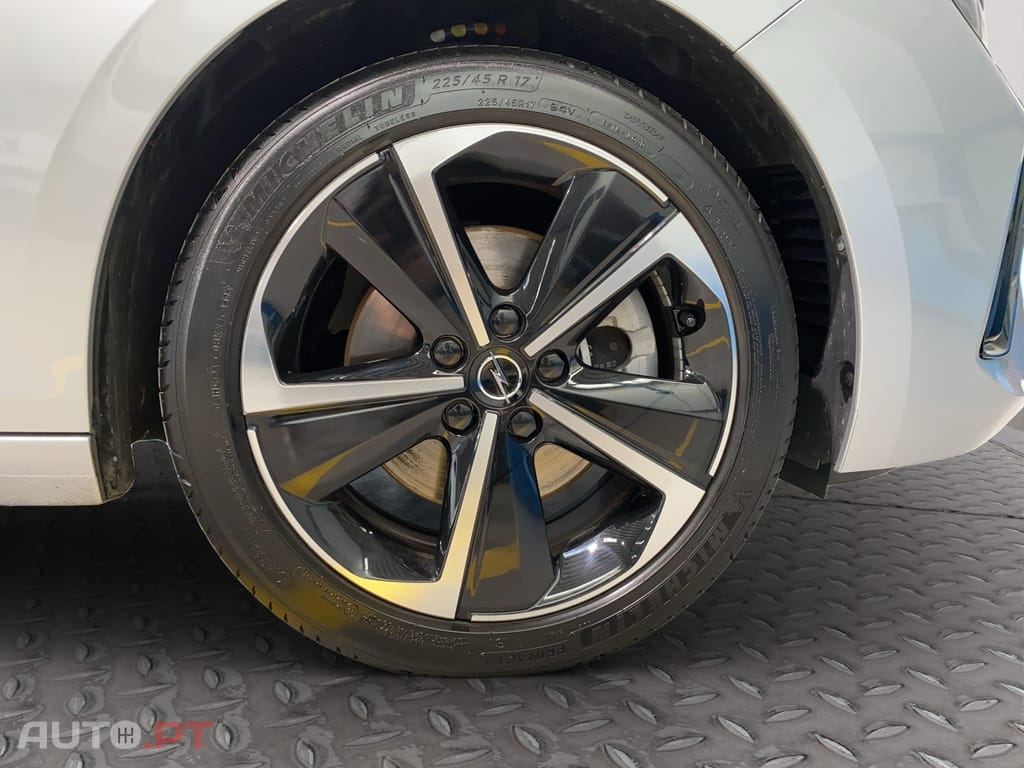 Opel Astra Sports Tourer 1.2 T Hybrid GS eDCT