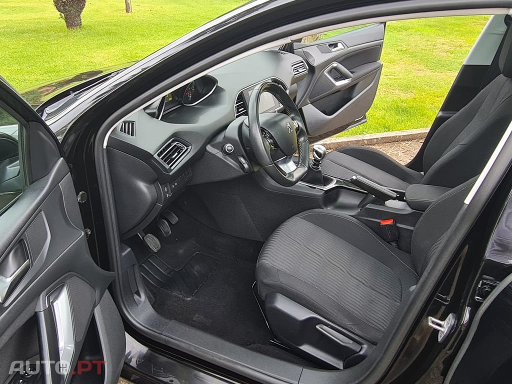 Peugeot 308 1.6 BlueHDi Allure J17