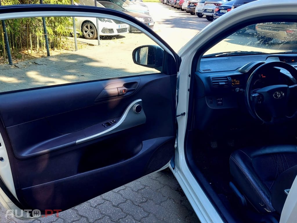 Toyota iQ 1.0 VVT-i