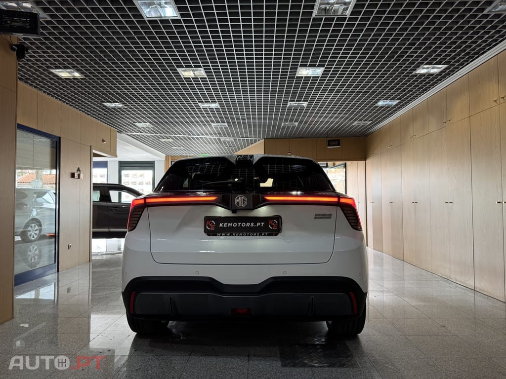 MG MG4 64 kWh Luxury