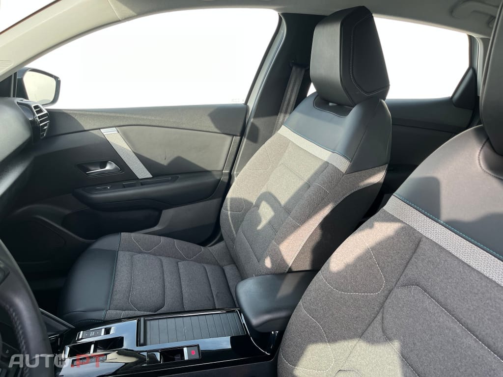 Citroen C4 PureTech 130 Stop&Start EAT8 SHINE