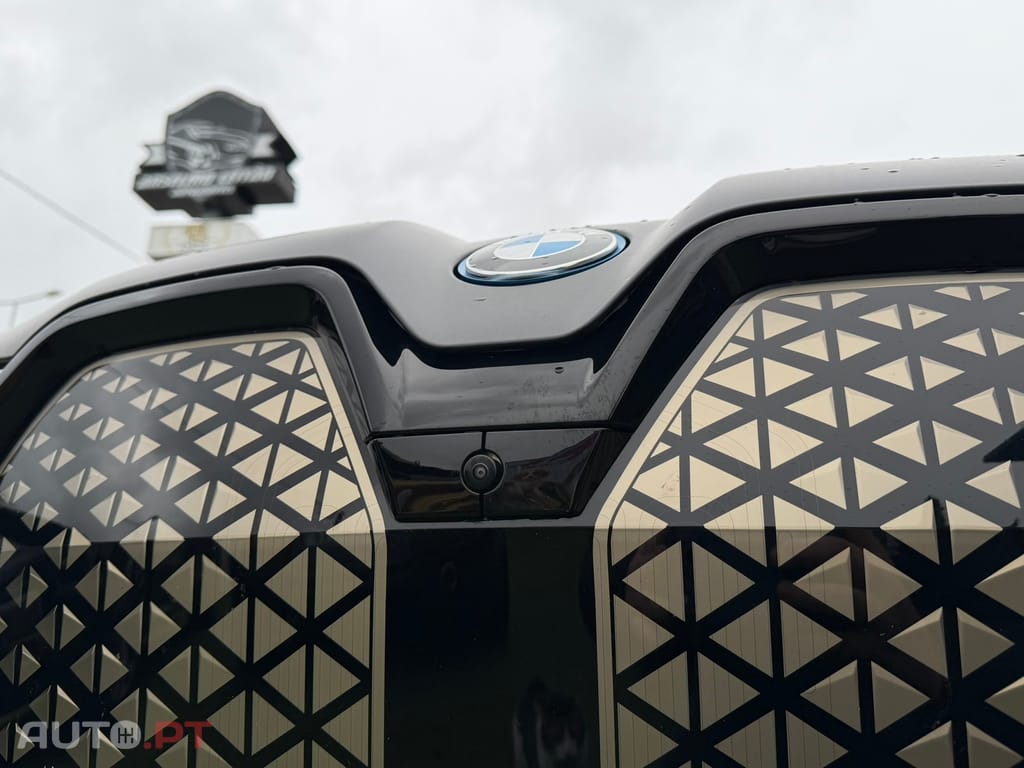 BMW iX xDrive 40