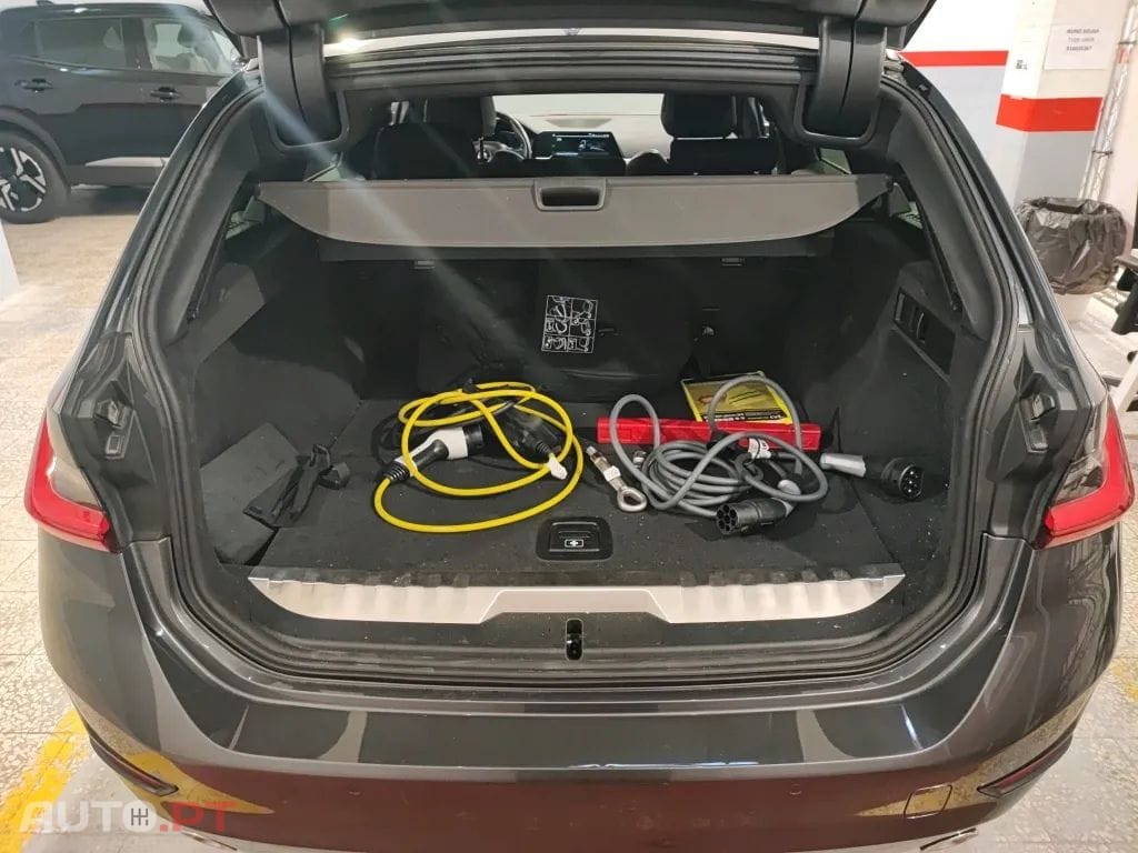 BMW 320 e Touring Corporate Edition Auto