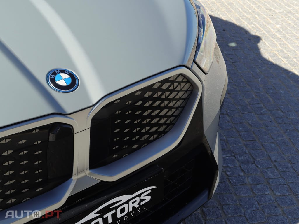 BMW iX2 eDrive20 Pack Desportivo M