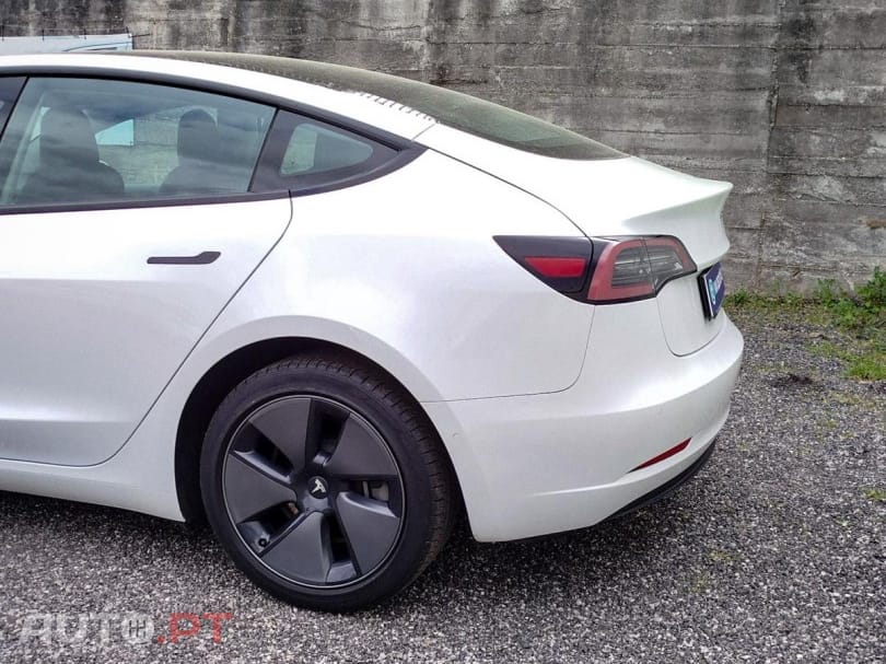 Tesla Model 3 Standard Range Plus RWD