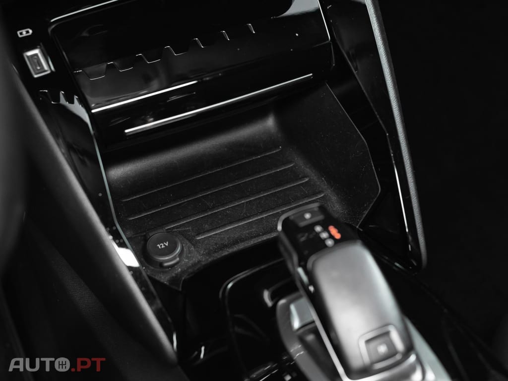 Peugeot 2008 1.5 BlueHDi Allure EAT8