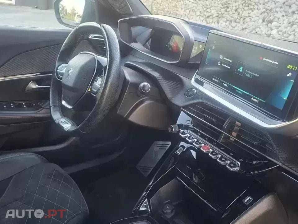 Peugeot e-2008 GT Pack — fotografia 11