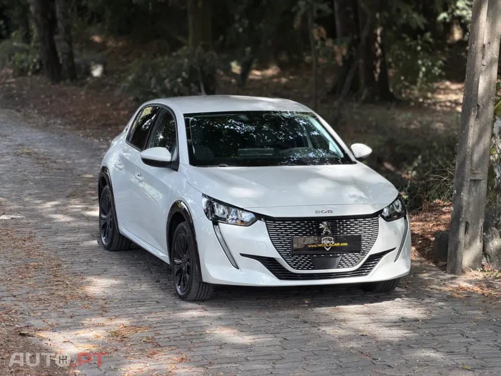Peugeot E-208 50 kWh Allure Pack