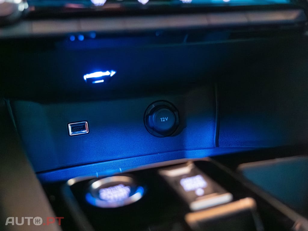 Peugeot 3008 1.2 Hybrid Allure e-DCS6