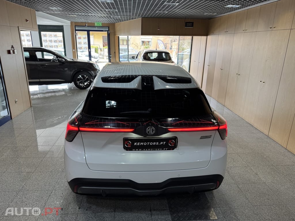 MG MG4 64 kWh Luxury