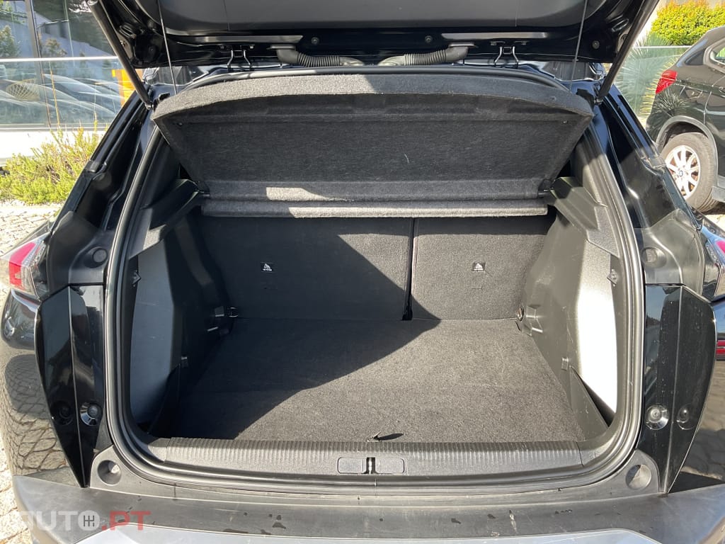 Peugeot E-2008 50 kWh Active
