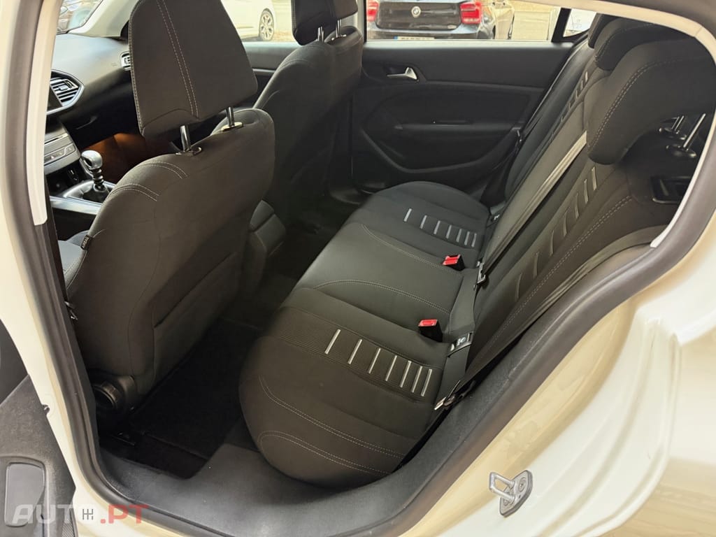 Peugeot 308 1.6 e-HDi Allure J18
