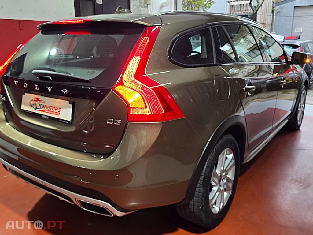 Volvo V60 Cross Country 2.0 D3 Momentum