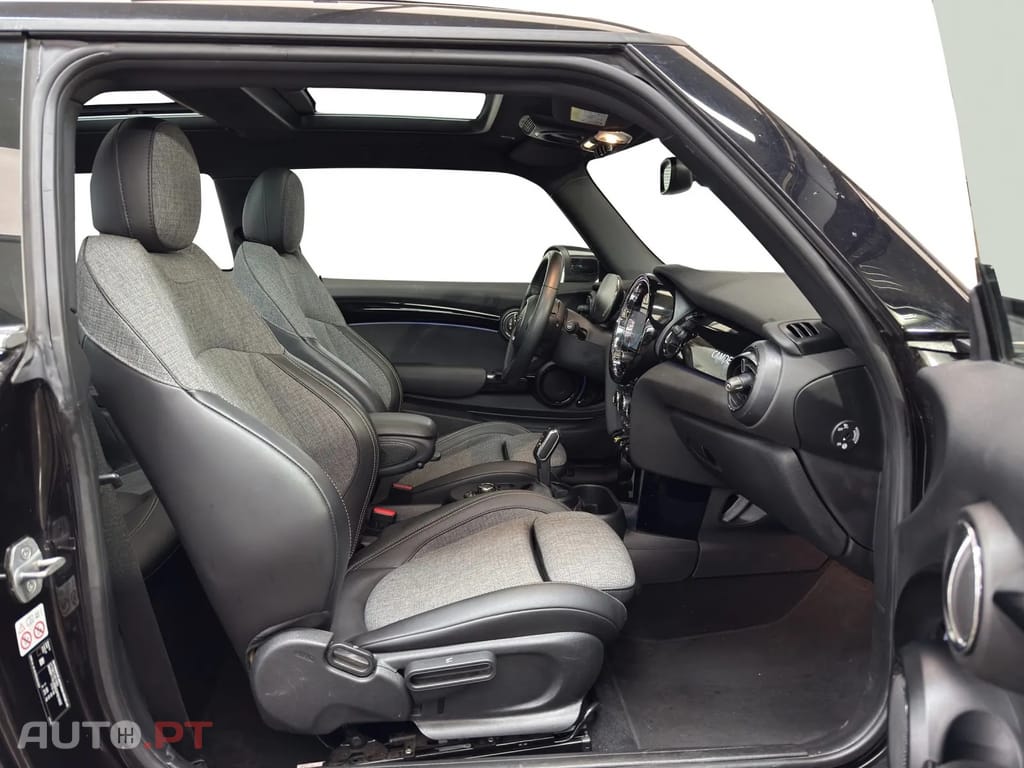MINI Cooper Cooper SE Camden Edition