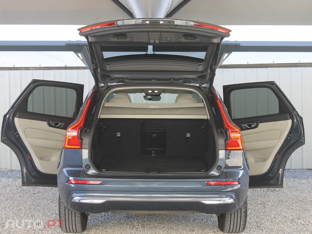 Volvo XC60 2.0 T6 PHEV Inscription Expression AWD