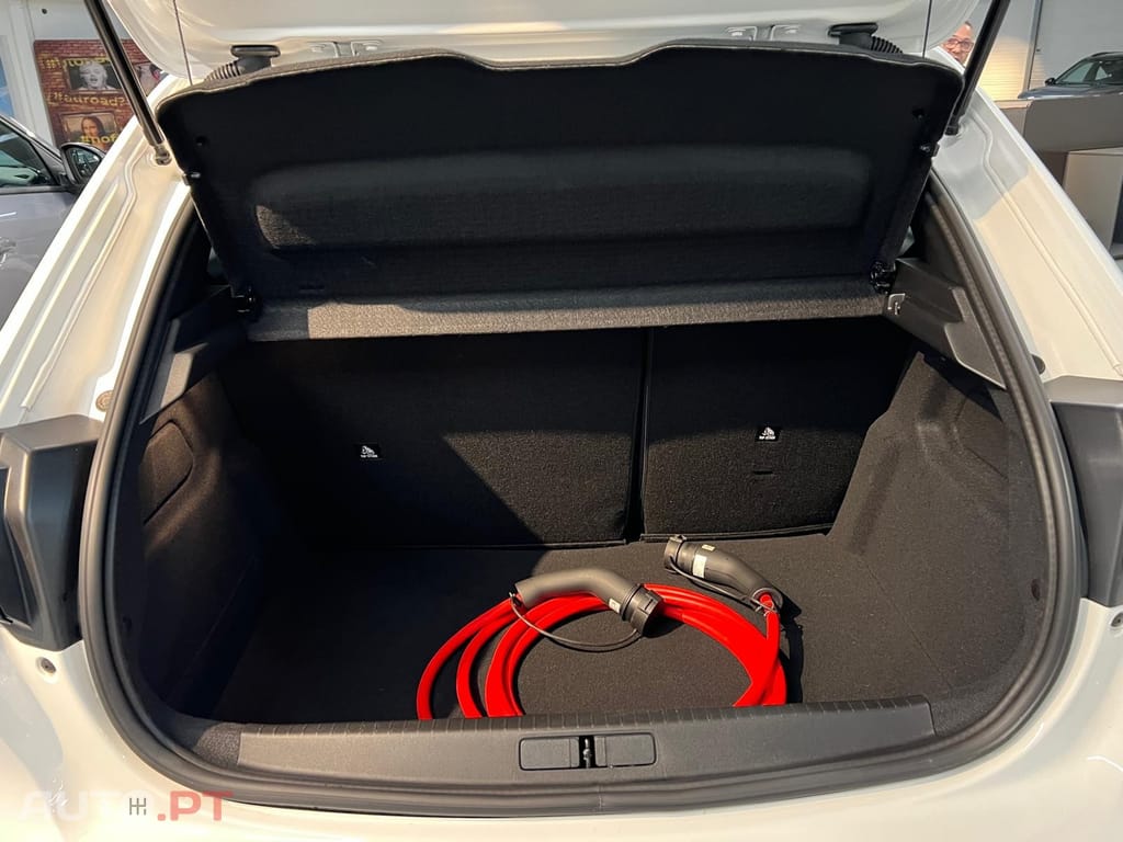 Peugeot E-208 50 kWh Allure Pack