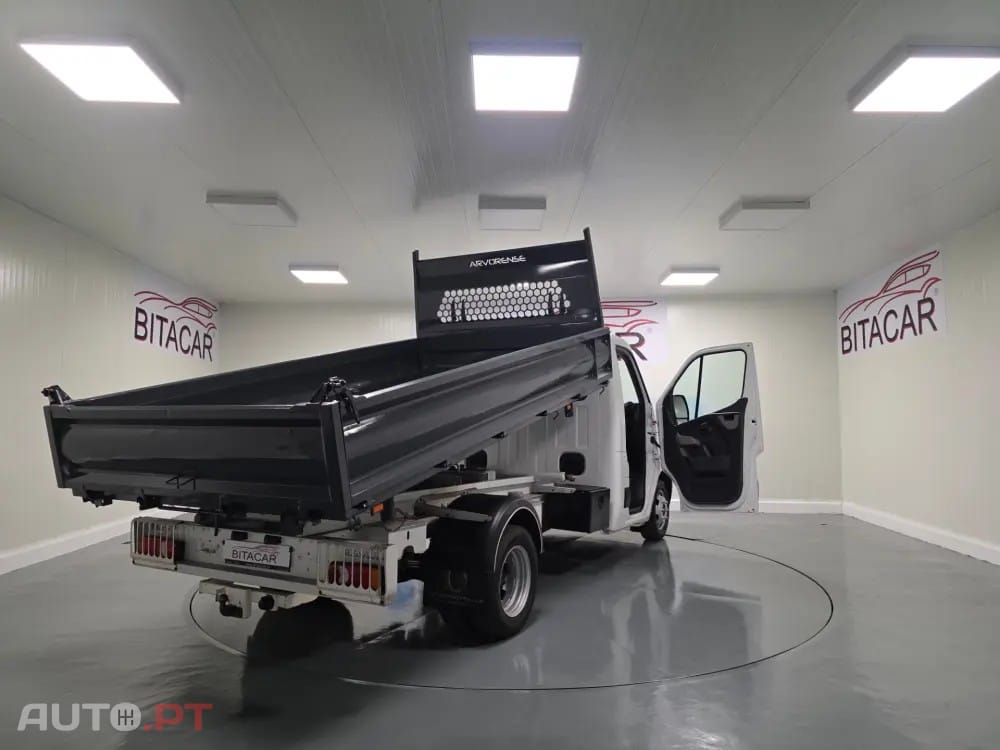 Renault Master 2.3 DCI 130CV BASCULANTE
