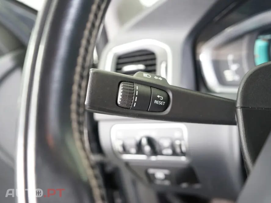 Volvo V60 2.4 D6 Momentum AWD Phev