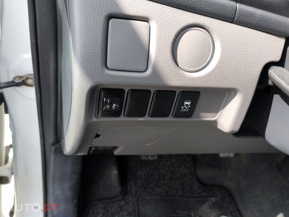 Mitsubishi L200 2.4 DI-D CD Invite Space Cab 3L 4WD
